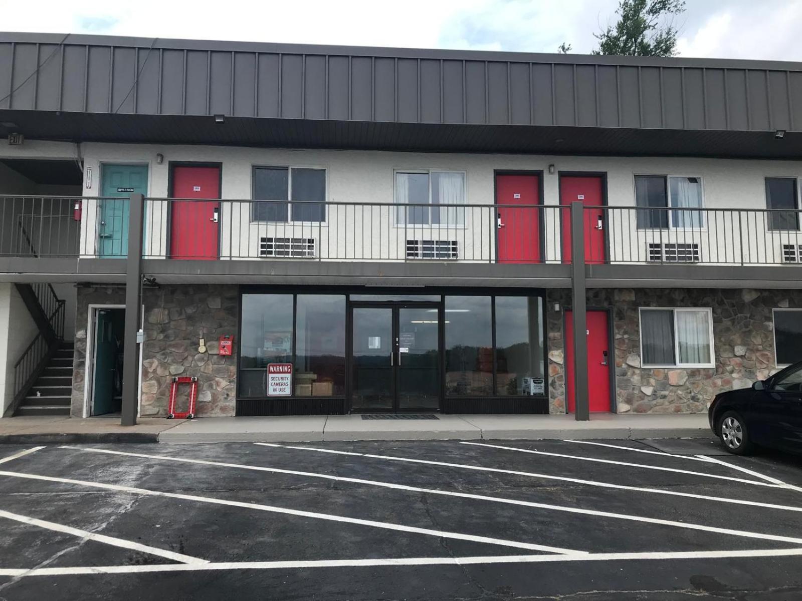 Super 8 By Wyndham Hazleton Motel Exterior photo